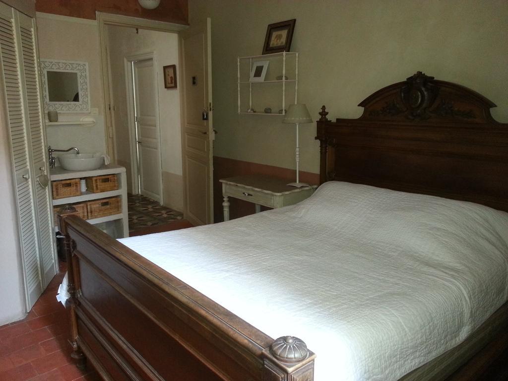 Le Patio Des Cigales Bed & Breakfast Roquefort-des-Corbieres Room photo