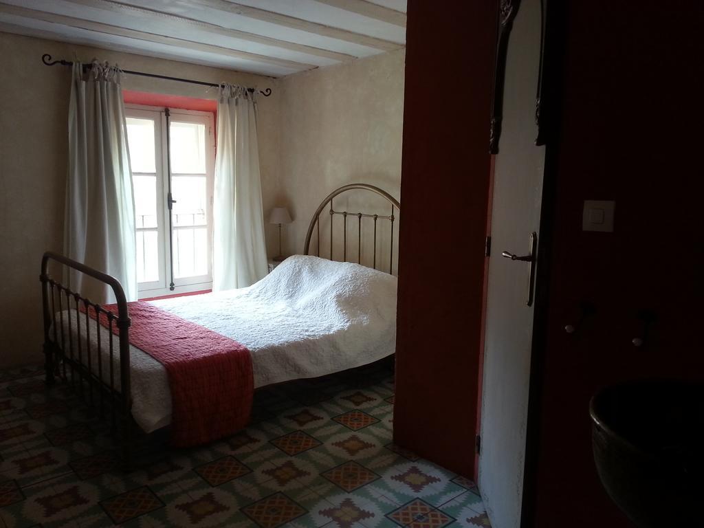 Le Patio Des Cigales Bed & Breakfast Roquefort-des-Corbieres Room photo